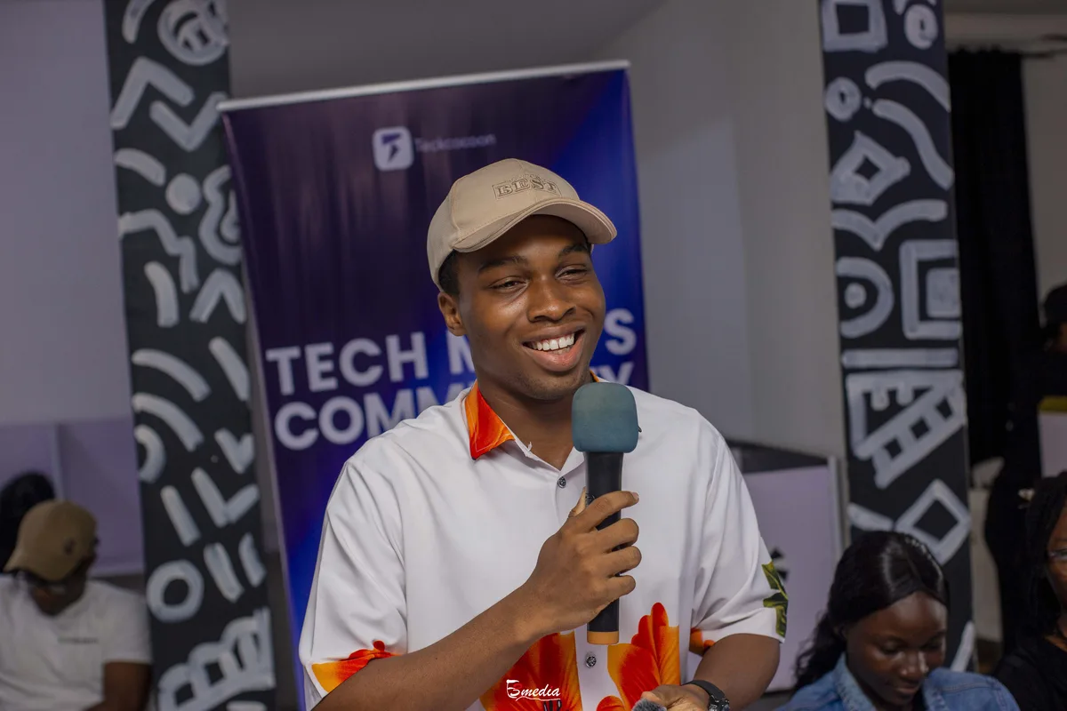 Attendees networking and sharing onchain experiences